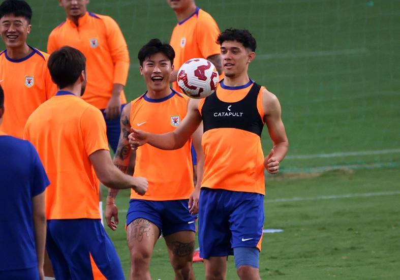 恩加防泽卡！发飙冲击洛佩斯 五5外援泰山PK3外援国安 王大雷出战